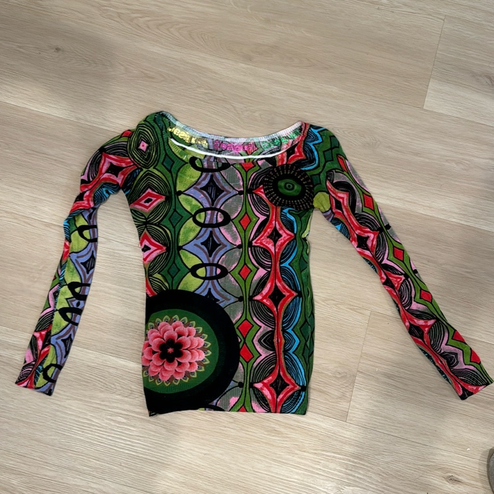 Medium Desigual long sleeve top with boat neck.